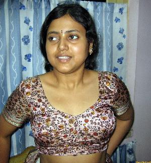 Abitha Aunty_30.jpg Cute Abitha Aunty Saree Candid Panties and Nudes